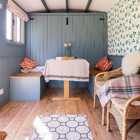Old King William Shepherd Huts And Private Hot Tubs In North Norfolk Hunworth Exterior photo
