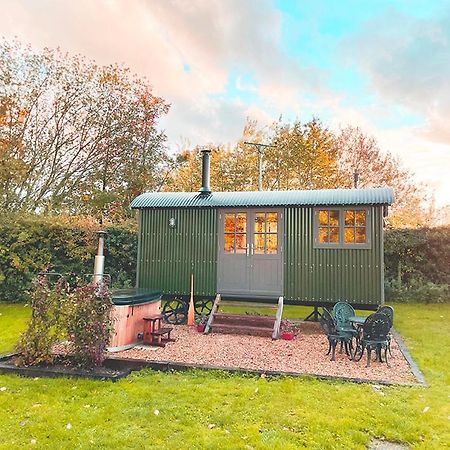 Old King William Shepherd Huts And Private Hot Tubs In North Norfolk Hunworth Exterior photo