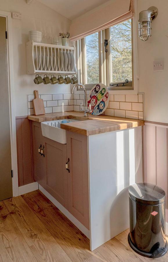 Old King William Shepherd Huts And Private Hot Tubs In North Norfolk Hunworth Exterior photo
