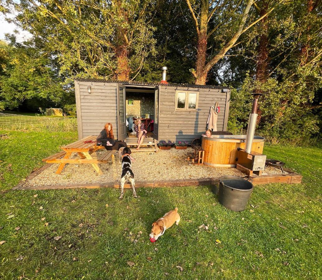 Old King William Shepherd Huts And Private Hot Tubs In North Norfolk Hunworth Exterior photo