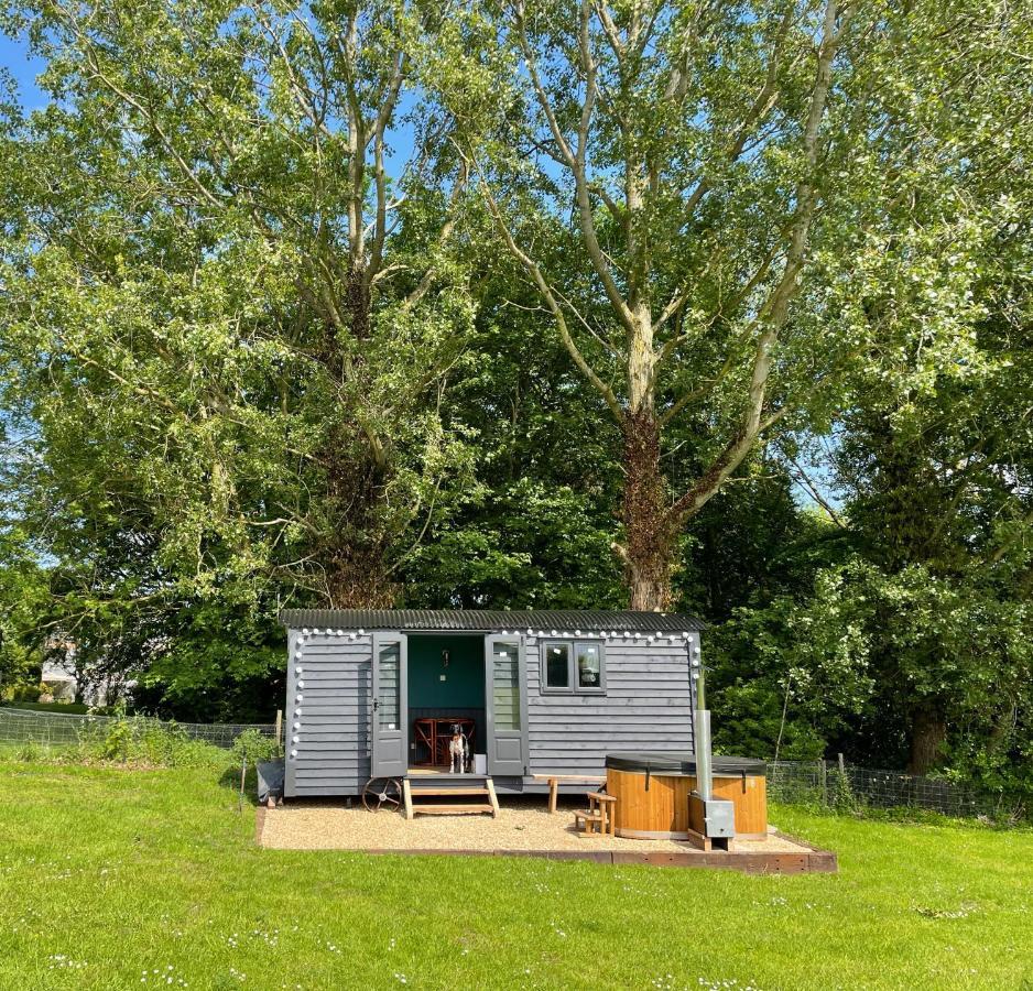 Old King William Shepherd Huts And Private Hot Tubs In North Norfolk Hunworth Exterior photo