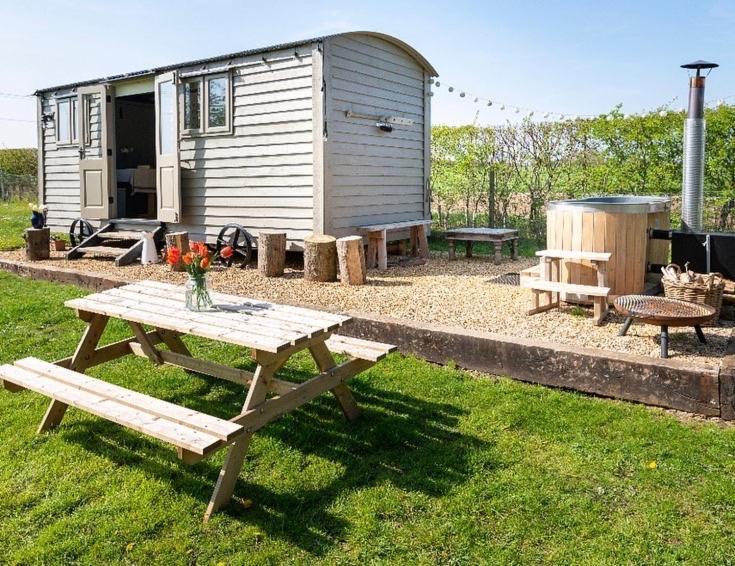 Old King William Shepherd Huts And Private Hot Tubs In North Norfolk Hunworth Exterior photo
