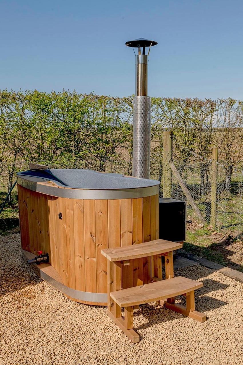 Old King William Shepherd Huts And Private Hot Tubs In North Norfolk Hunworth Exterior photo