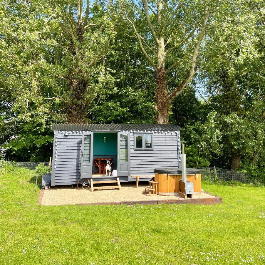 Old King William Shepherd Huts And Private Hot Tubs In North Norfolk Hunworth Exterior photo