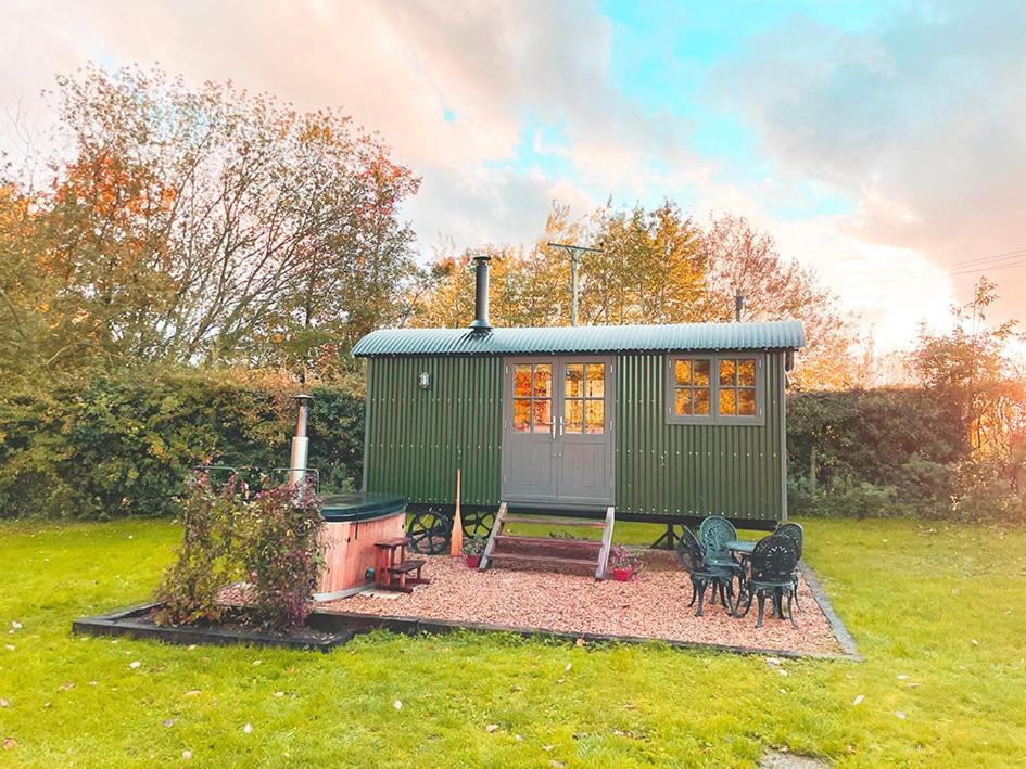 Old King William Shepherd Huts And Private Hot Tubs In North Norfolk Hunworth Exterior photo