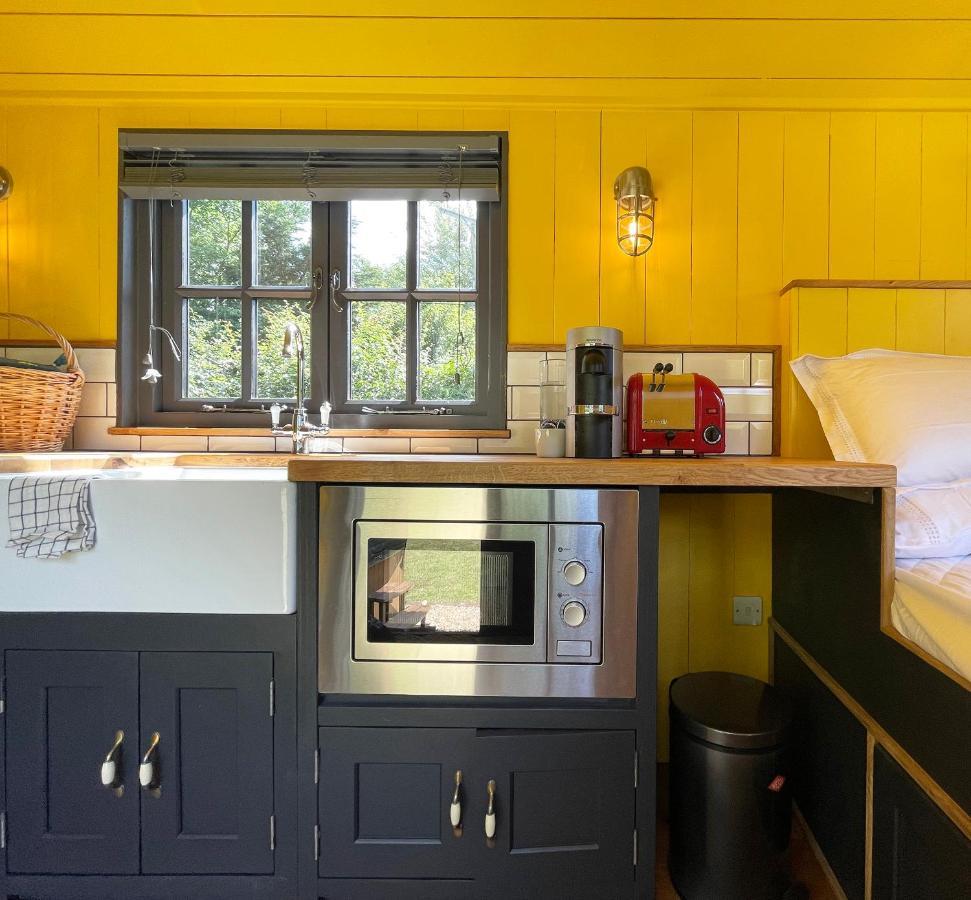 Old King William Shepherd Huts And Private Hot Tubs In North Norfolk Hunworth Exterior photo