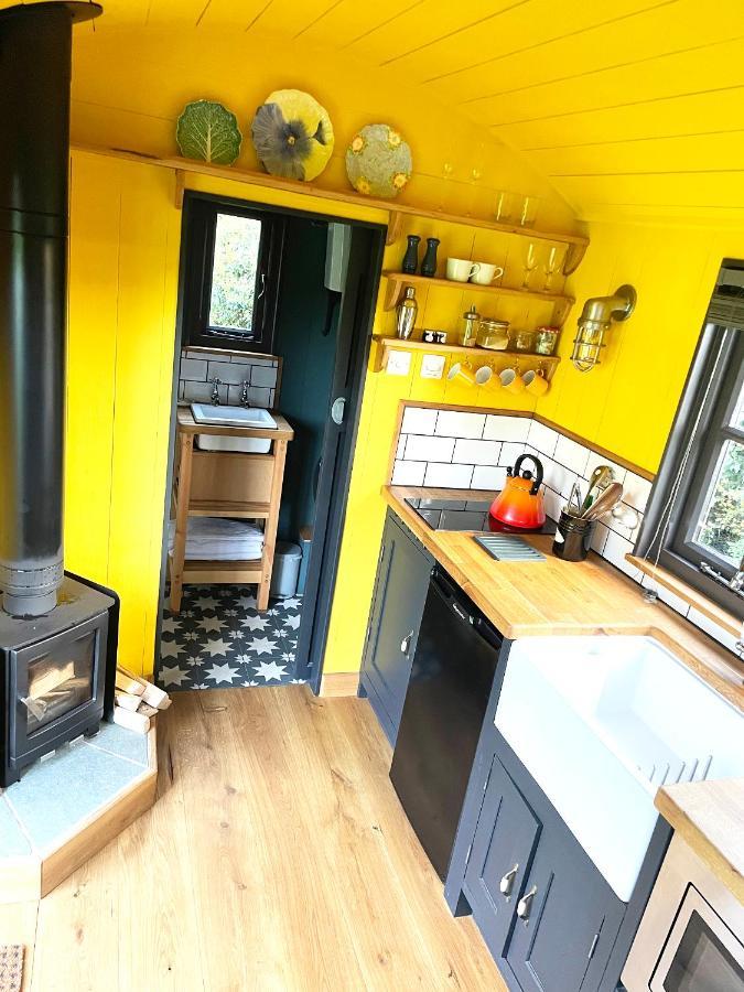 Old King William Shepherd Huts And Private Hot Tubs In North Norfolk Hunworth Exterior photo