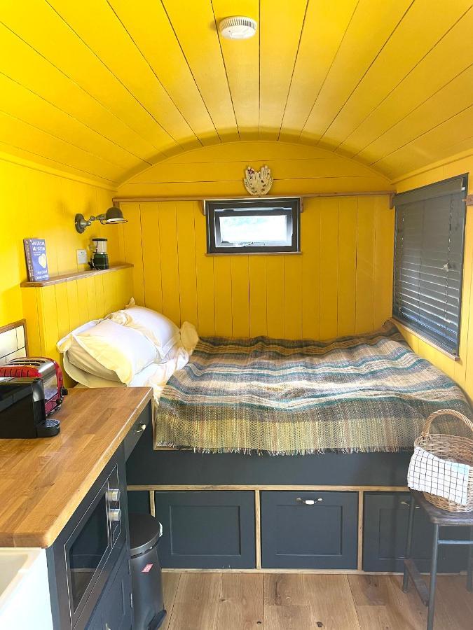 Old King William Shepherd Huts And Private Hot Tubs In North Norfolk Hunworth Exterior photo