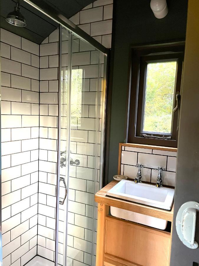 Old King William Shepherd Huts And Private Hot Tubs In North Norfolk Hunworth Exterior photo