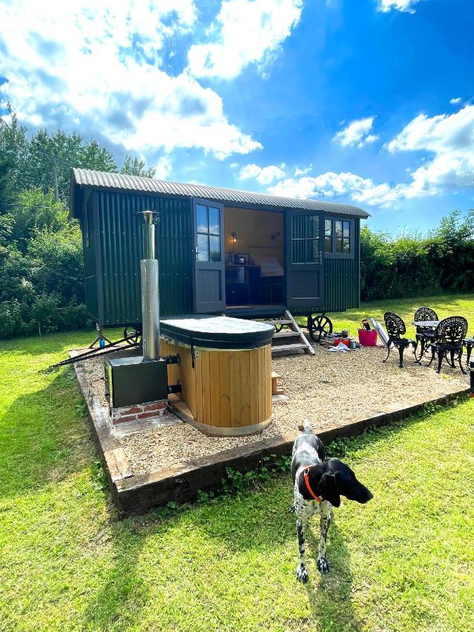 Old King William Shepherd Huts And Private Hot Tubs In North Norfolk Hunworth Exterior photo