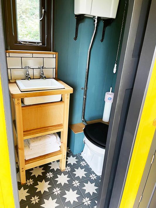 Old King William Shepherd Huts And Private Hot Tubs In North Norfolk Hunworth Exterior photo
