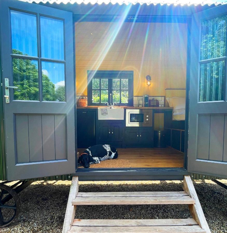 Old King William Shepherd Huts And Private Hot Tubs In North Norfolk Hunworth Exterior photo